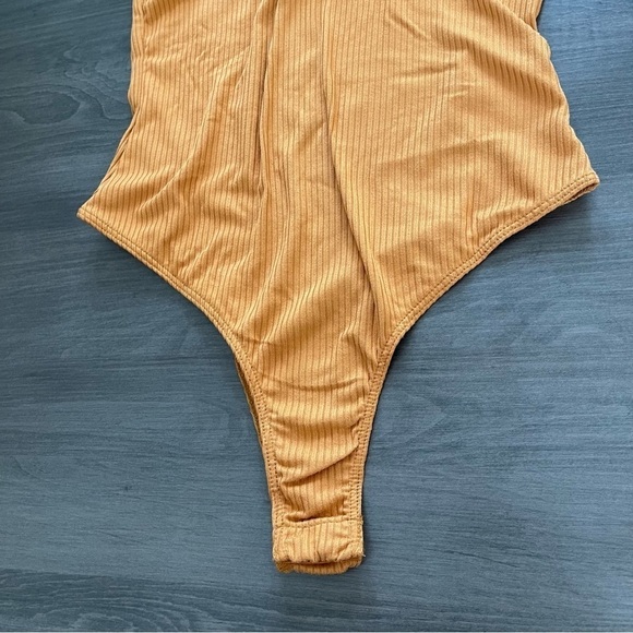 Lush one shoulder long sleeve orange bodysuit size S NWT - Picture 9 of 10
